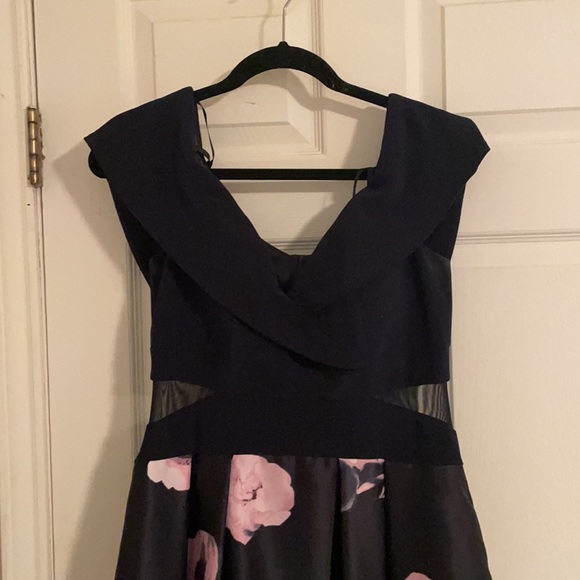 Xscape Off the shoulder long dress - Picture 3 of 8